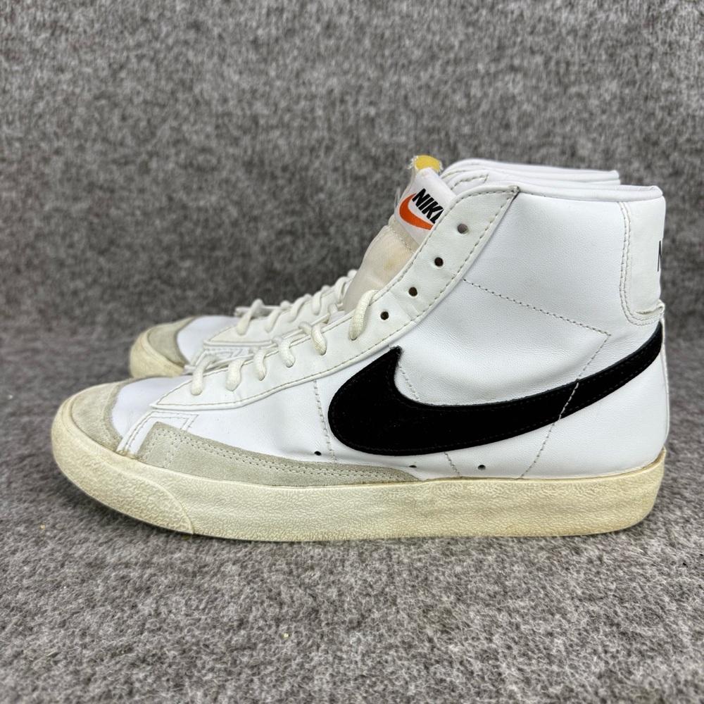 Women's 10 Nike Blazer Mid 77 White Black Athletic Shoes CZ1055-100 Sneakers